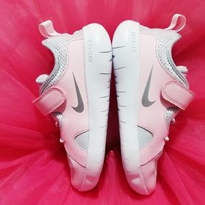 ◇NWOT◇ GIRLS NIKE FLEX SNEAKERS